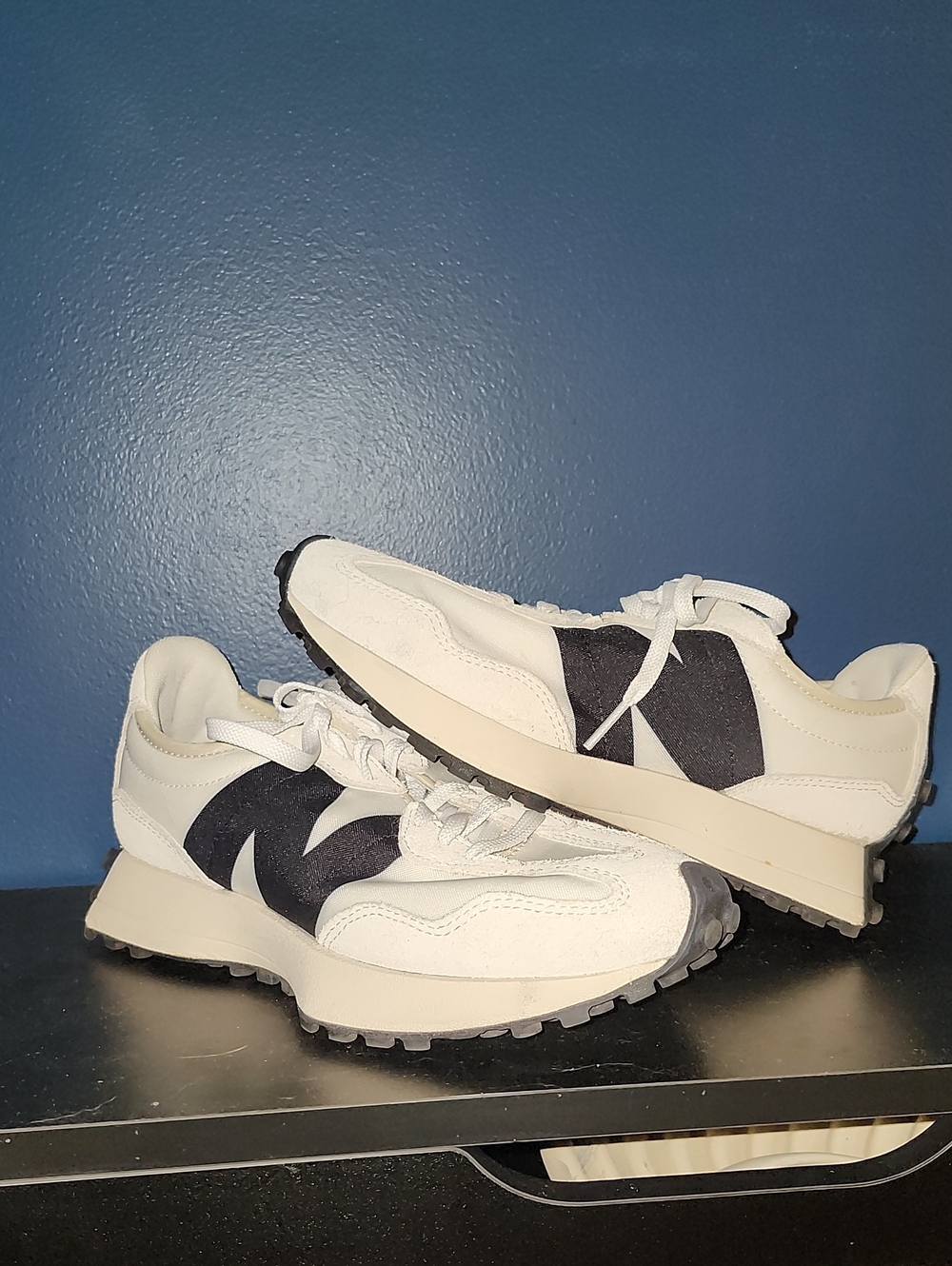Womeen's Retro Runner Sneakers in White and Black
